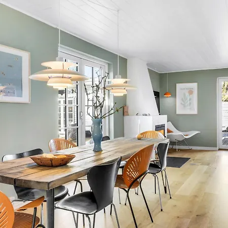 Semesterbostad 4 Bedroom Lovely In