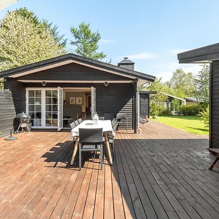Holiday home 4 Bedroom Lovely In Vejby
